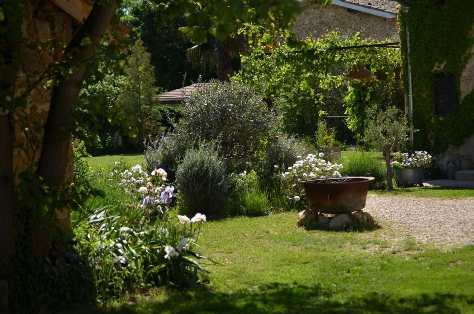 Chabeuil Ferme St Pierre 2 Suites Avec Repas, Piscine, Clim, Cheminee Ou Baignoire Spa מראה חיצוני תמונה